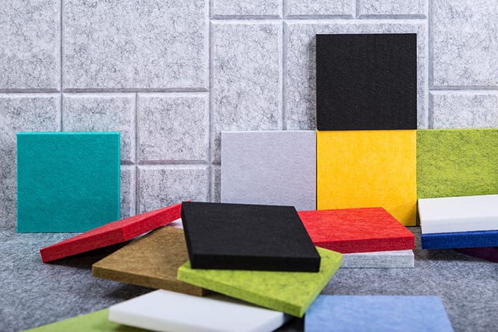 Aby wyciszyć mieszkanie wystarczą nawet panele wykonane z pianki